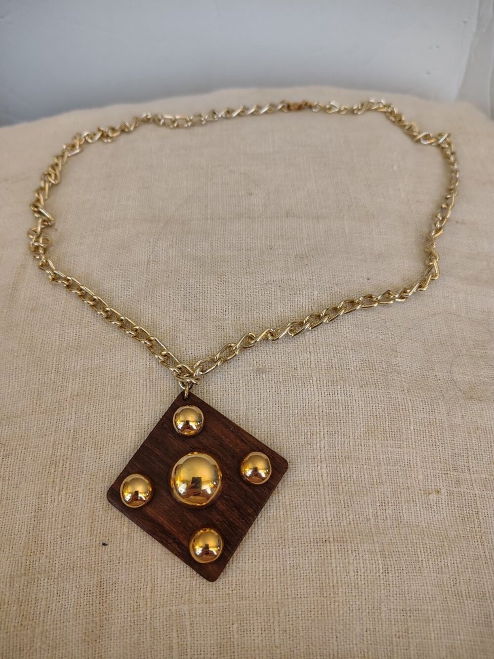 Sarah Coventry Vintage wood and gold tone dome metal cabochon necklace